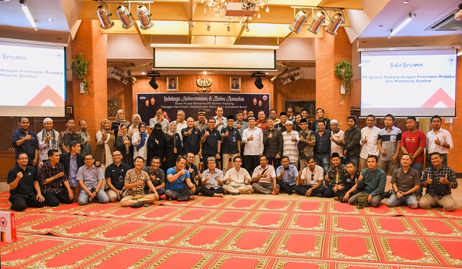 Semen Padang Buka Puasa Bersama dengan Media
